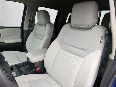 Used 2025 Nissan Frontier SV w/ SV Convenience Package RWD image 14