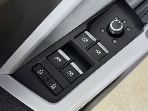 New 2025 Audi Q3 2.0T Premium image 17