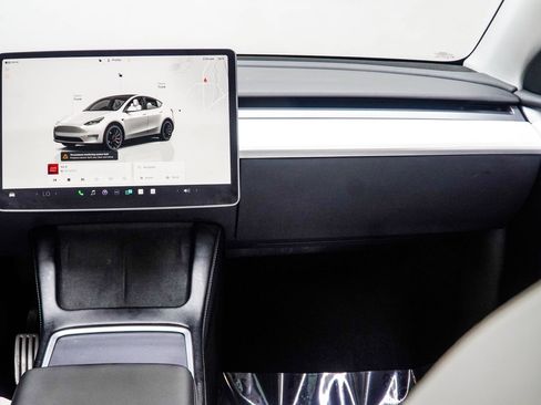 Used 2023 Tesla Model Y Performance AWD/4WD image 16