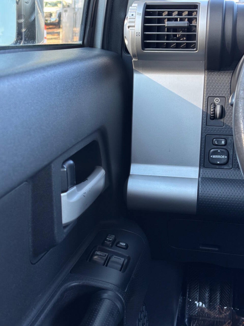 Used 2008 Toyota FJ Cruiser 4WD w/ Convenience Pkg image 31