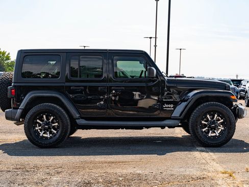 Used 2019 Jeep Wrangler Unlimited Sahara AWD/4WD image 8