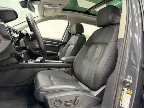 Used 2024 Audi Q8 e-tron Premium image 15