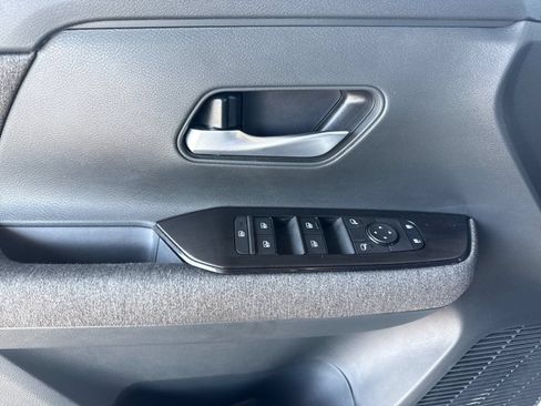 Used 2025 Nissan Kicks SV FWD image 10