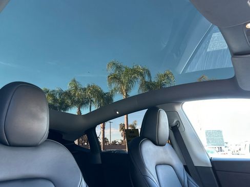 Used 2025 Tesla Model Y Long Range image 18