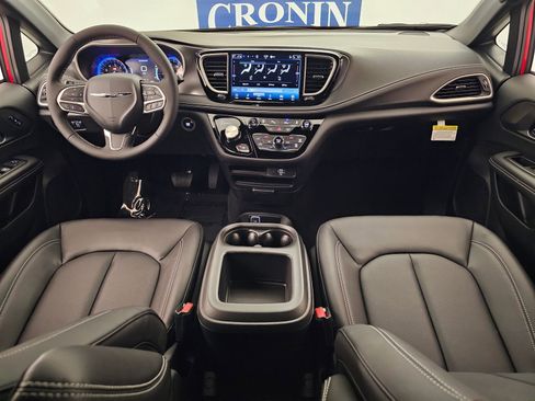 New 2026 Chrysler Pacifica Select image 15