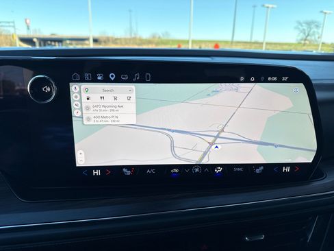 Used 2025 Chevrolet Suburban Z71 image 24