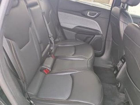 Used 2023 Jeep Compass Latitude image 10