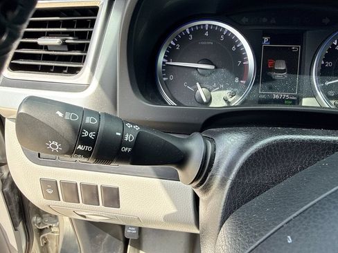 Used 2017 Toyota Highlander XLE FWD image 28