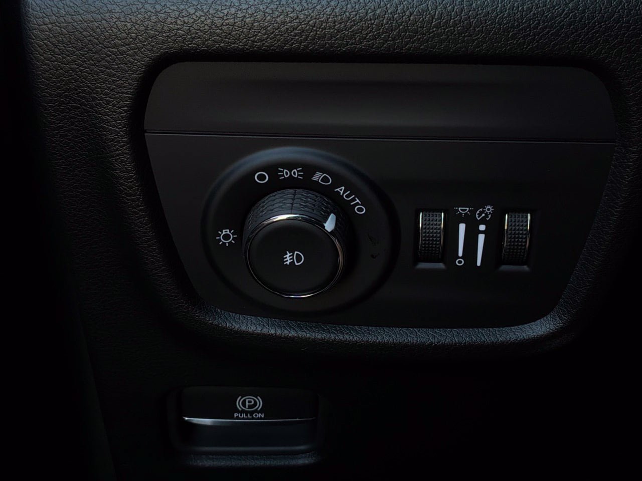 Used 2025 Jeep Grand Cherokee Summit AWD/4WD image 34