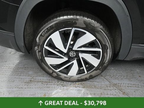 Used 2025 Volkswagen Atlas SE image 18