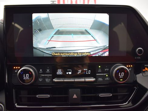 Used 2024 Toyota Highlander Limited AWD/4WD image 18