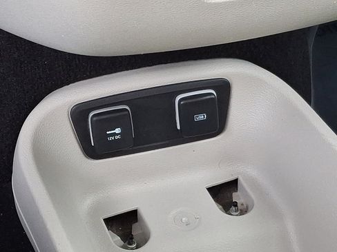 Used 2020 Chrysler Pacifica Touring-L Plus image 25