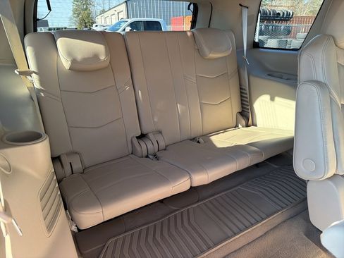 Used 2016 Cadillac Escalade Luxury image 19