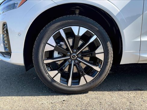 New 2026 Volvo XC60 B5 Plus w/ Climate Package AWD/4WD image 14
