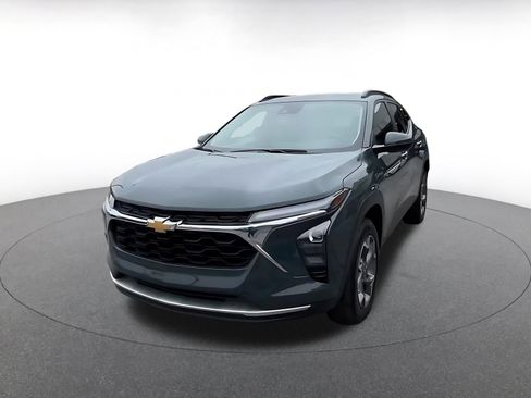 Used 2025 Chevrolet Trax LT w/ LT Convenience Package FWD image 7