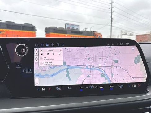 Certified 2025 Chevrolet Traverse LT w/ Driver Confidence Package image 14