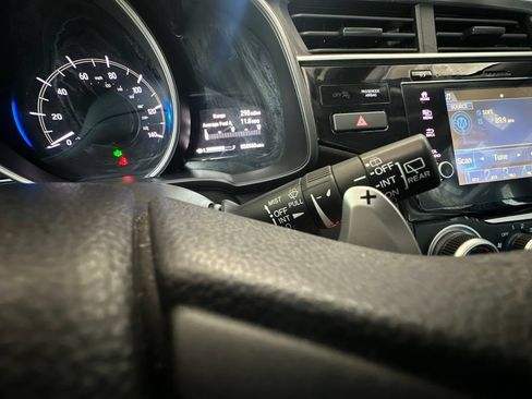 Used 2018 Honda Fit EX image 29