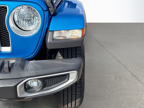 Used 2022 Jeep Wrangler Unlimited Sahara AWD/4WD image 10