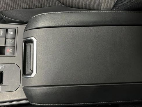 Used 2023 Toyota Highlander LE image 19