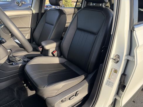 Used 2022 Volkswagen Tiguan SE image 17