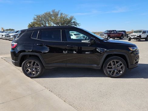 New 2026 Jeep Compass Latitude image 8