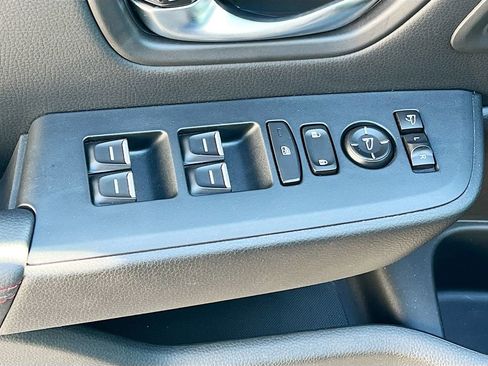 Used 2025 Honda Pilot Black Edition image 18