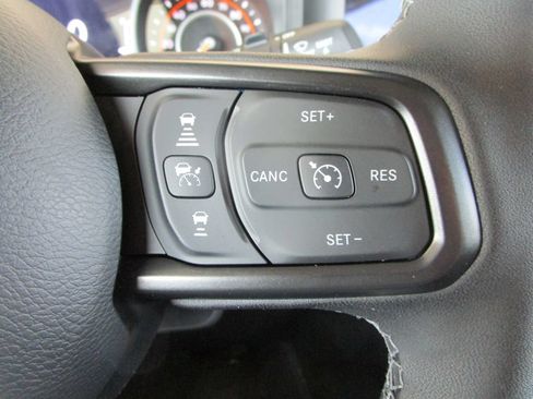 Used 2025 Jeep Wrangler Sport AWD/4WD image 32