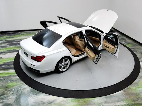 Used 2015 BMW 750Li image 37