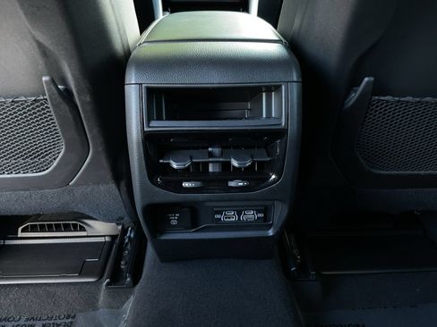 Used 2025 Jeep Grand Cherokee Laredo w/ Luxury Tech Group I AWD/4WD image 19