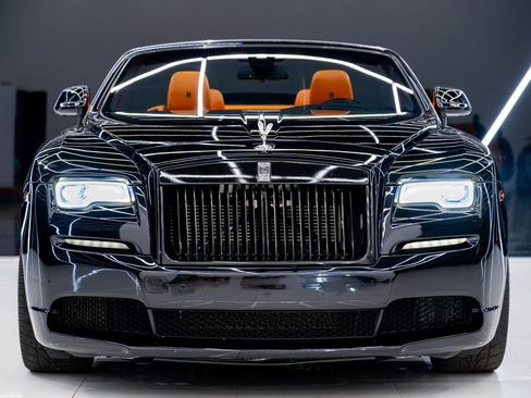 Used 2018 Rolls-Royce Dawn image 2