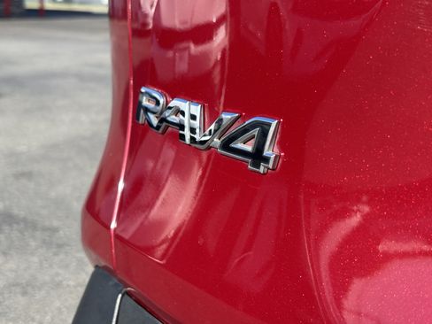 Used 2020 Toyota RAV4 LE AWD/4WD image 13