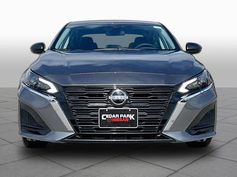 Used 2025 Nissan Altima 2.5 SV FWD image 4