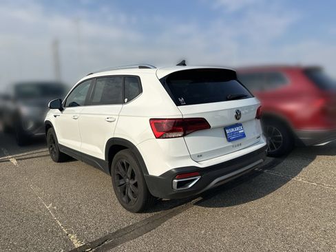 Certified 2023 Volkswagen Taos SE w/ Panoramic Sunroof Package AWD/4WD image 4