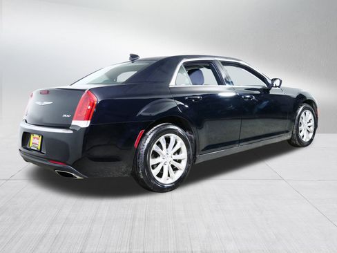 Used 2022 Chrysler 300 Touring image 7