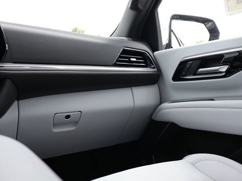 New 2025 Chevrolet Suburban Premier image 50