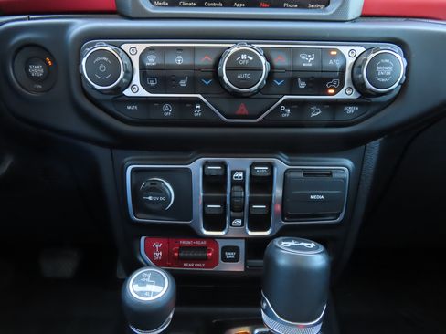 Used 2018 Jeep Wrangler Unlimited Rubicon AWD/4WD image 22