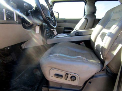 Used 2003 HUMMER H2 w/ Preferred Equipment Group image 13