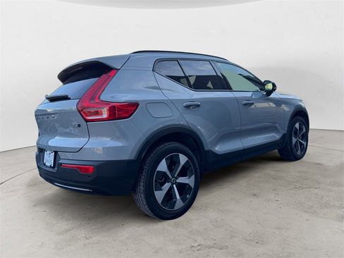 Certified 2025 Volvo XC40 B5 Plus image 6