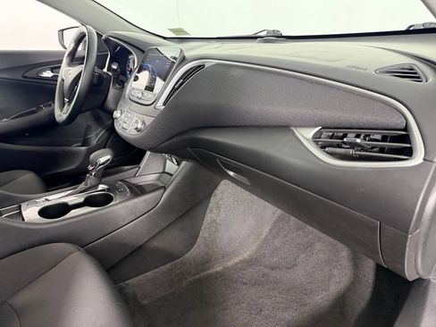 Used 2025 Chevrolet Malibu RS FWD image 29