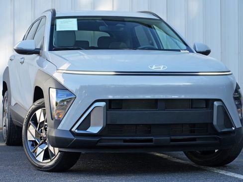 Used 2025 Hyundai Kona SEL AWD/4WD image 2