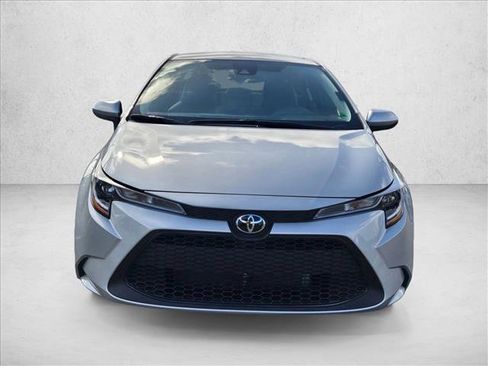 Used 2022 Toyota Corolla LE FWD image 3
