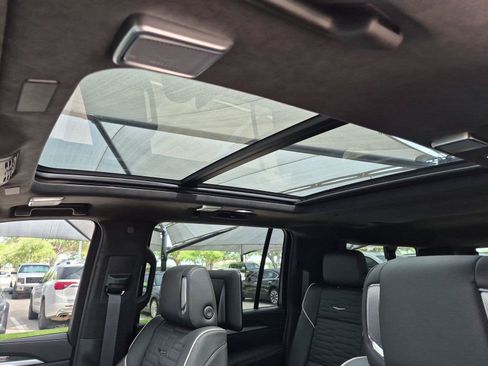 New 2026 Cadillac Escalade ESV V w/ LPO, ONYX Package AWD/4WD image 9