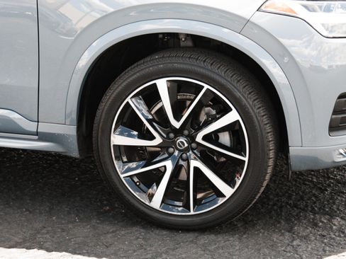 Used 2022 Volvo XC90 T6 Momentum w/ Protection Package Premier AWD/4WD image 4