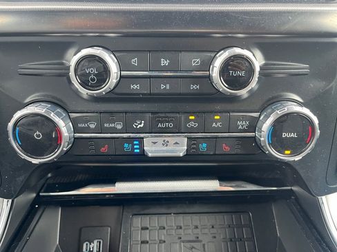 Used 2023 Ford F150 Platinum image 4