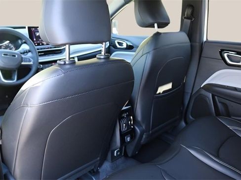 New 2026 Jeep Compass Limited image 13