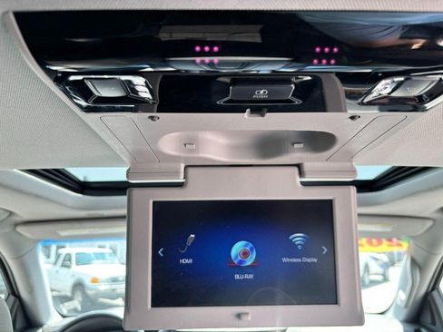 Used 2020 Cadillac Escalade Premium Luxury w/ Escalade Sport Edition AWD/4WD image 13