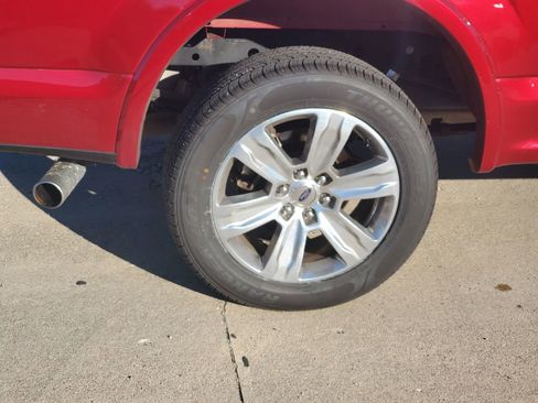 Used 2017 Ford F150 Platinum w/ Equipment Group 701A Luxury image 5