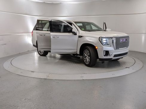 Used 2021 GMC Yukon XL Denali w/ LPO, Illumination Package image 7