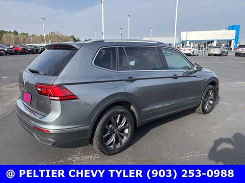 Used 2022 Volkswagen Tiguan SE w/ Panoramic Sunroof Package image 7