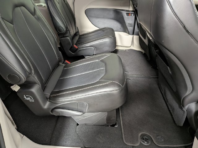 Used 2024 Chrysler Pacifica Touring-L FWD image 35